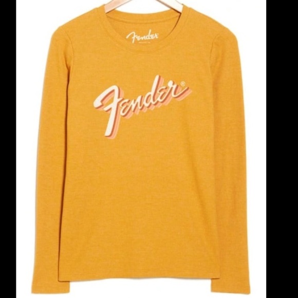 Lucky Brand Tops - LUCKY BRAND
Raglan Sleeve Fender T-shirt In Harvest Gold
$25